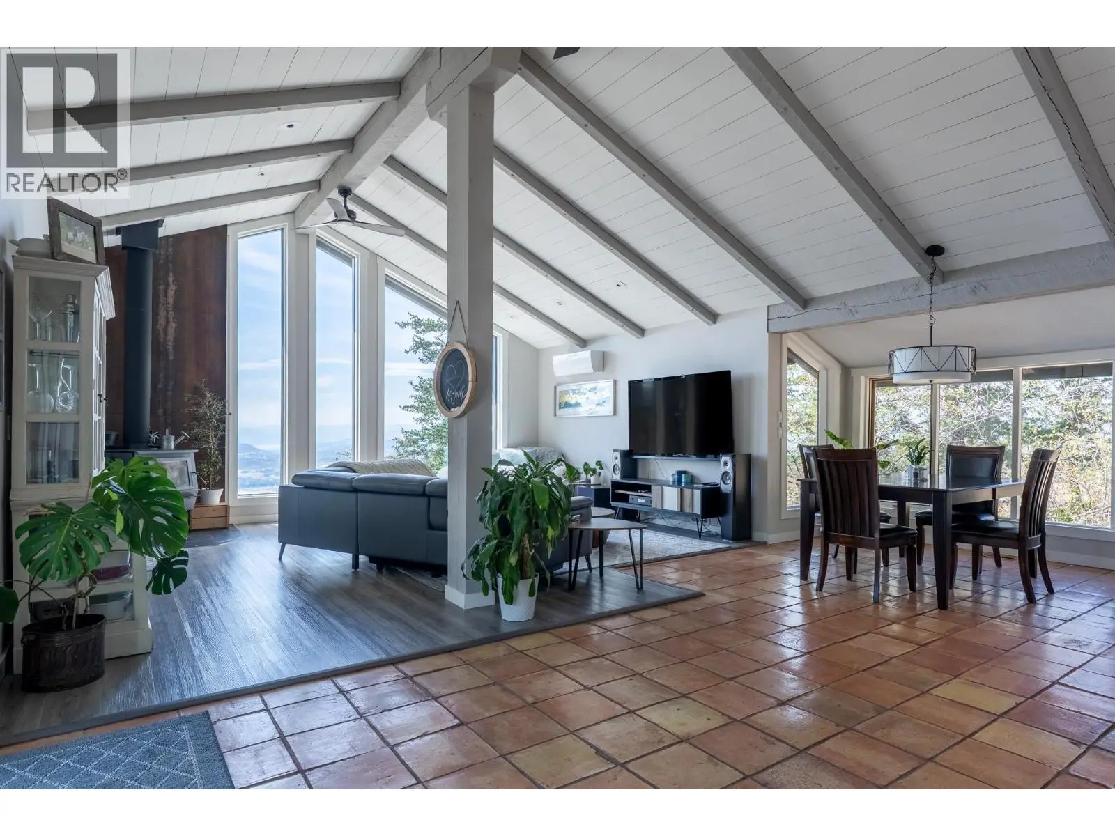 6474 Sierra Drive. Kelowna, British Columbia
