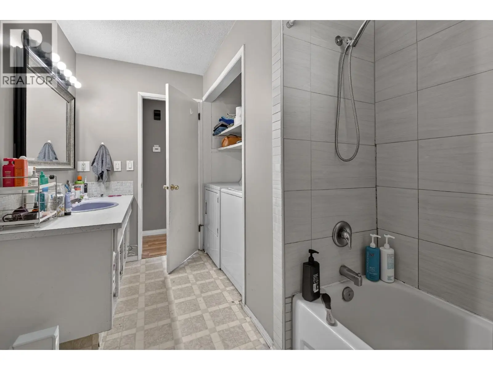 290 Pearson Road. Kelowna, British Columbia