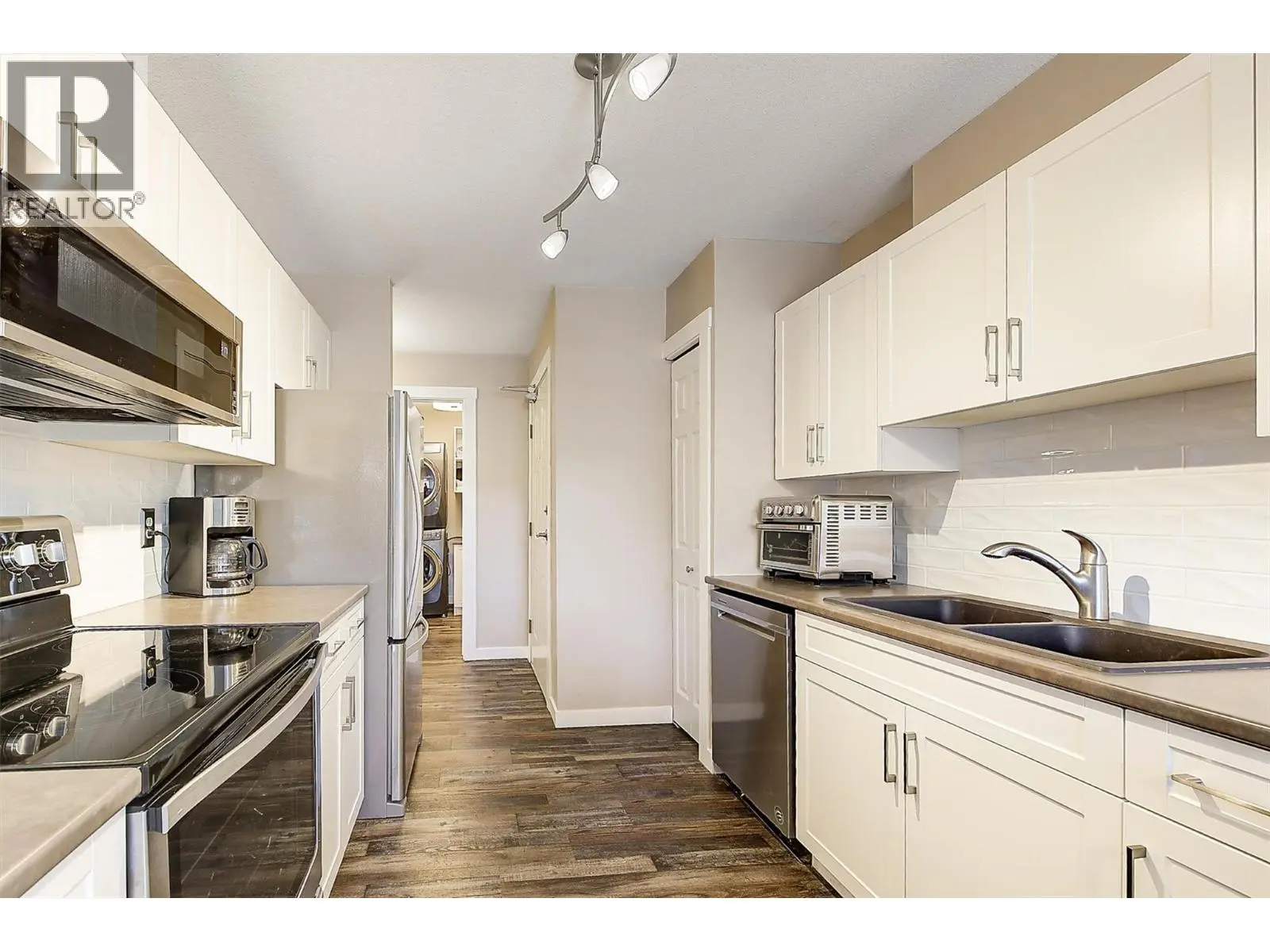 3842 Gordon Drive Unit# 216. Kelowna, British Columbia