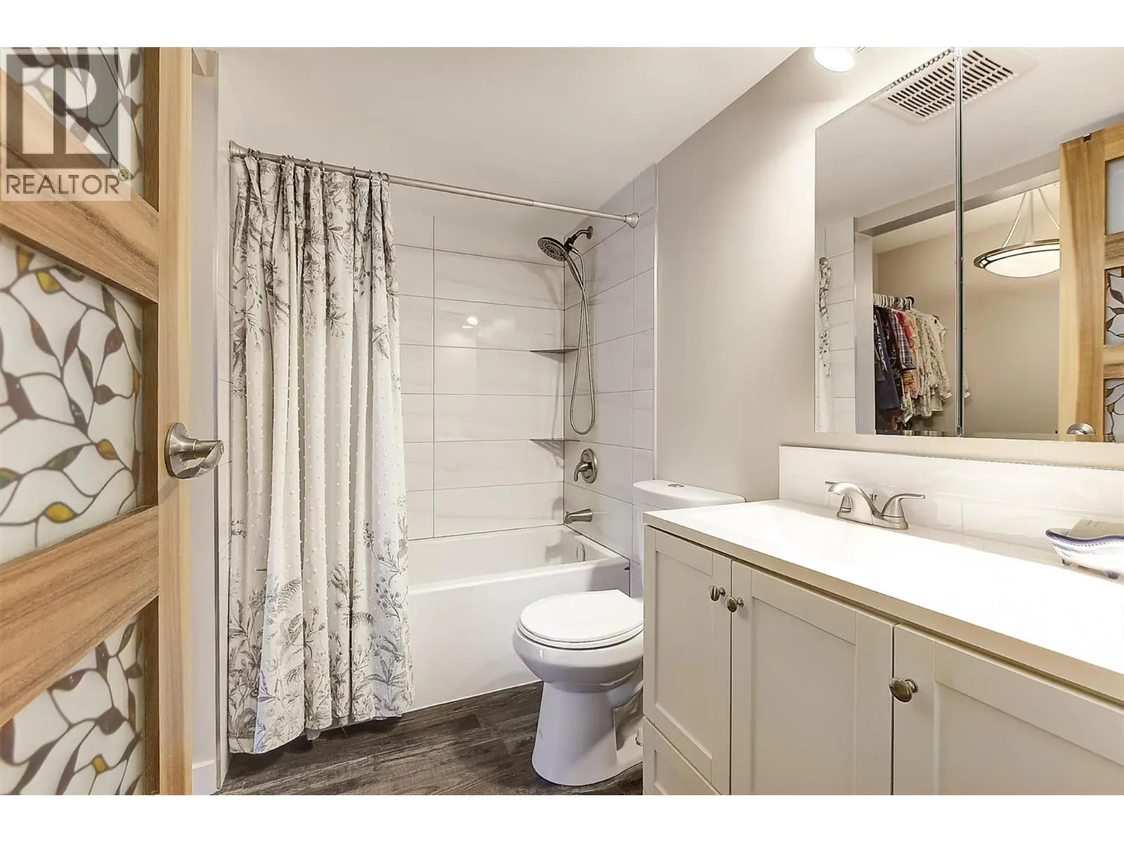3842 Gordon Drive Unit# 216. Kelowna, British Columbia
