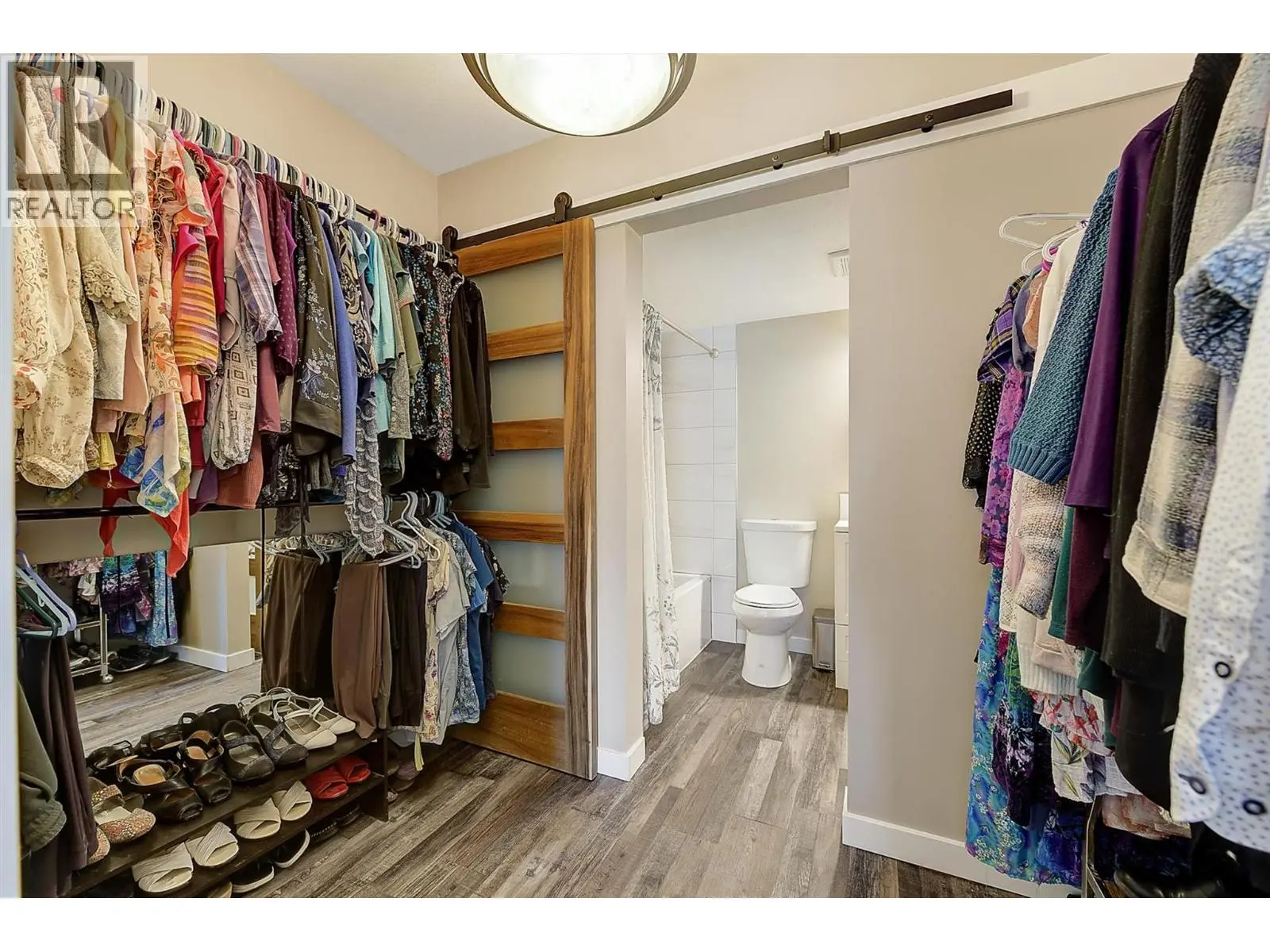3842 Gordon Drive Unit# 216. Kelowna, British Columbia