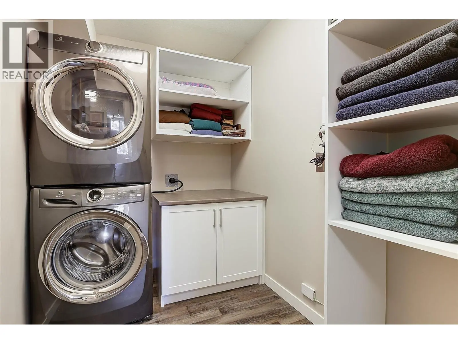3842 Gordon Drive Unit# 216. Kelowna, British Columbia