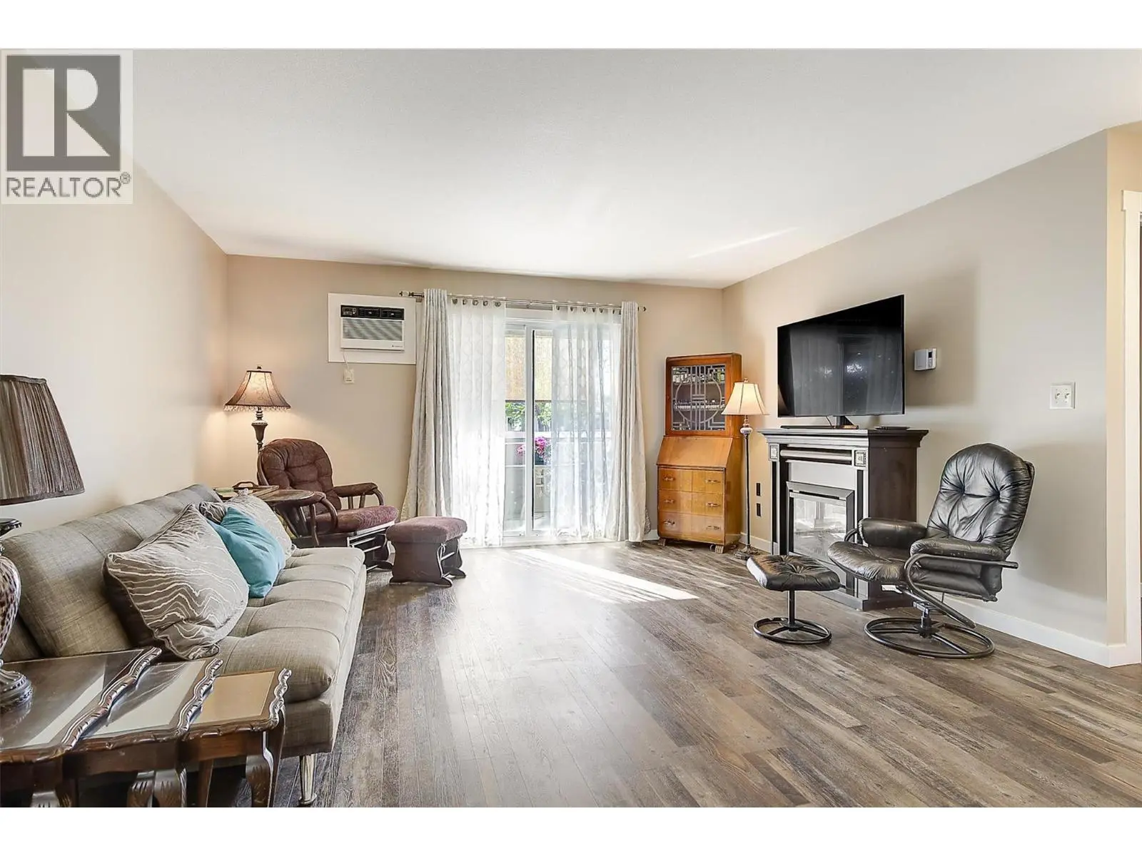 3842 Gordon Drive Unit# 216. Kelowna, British Columbia