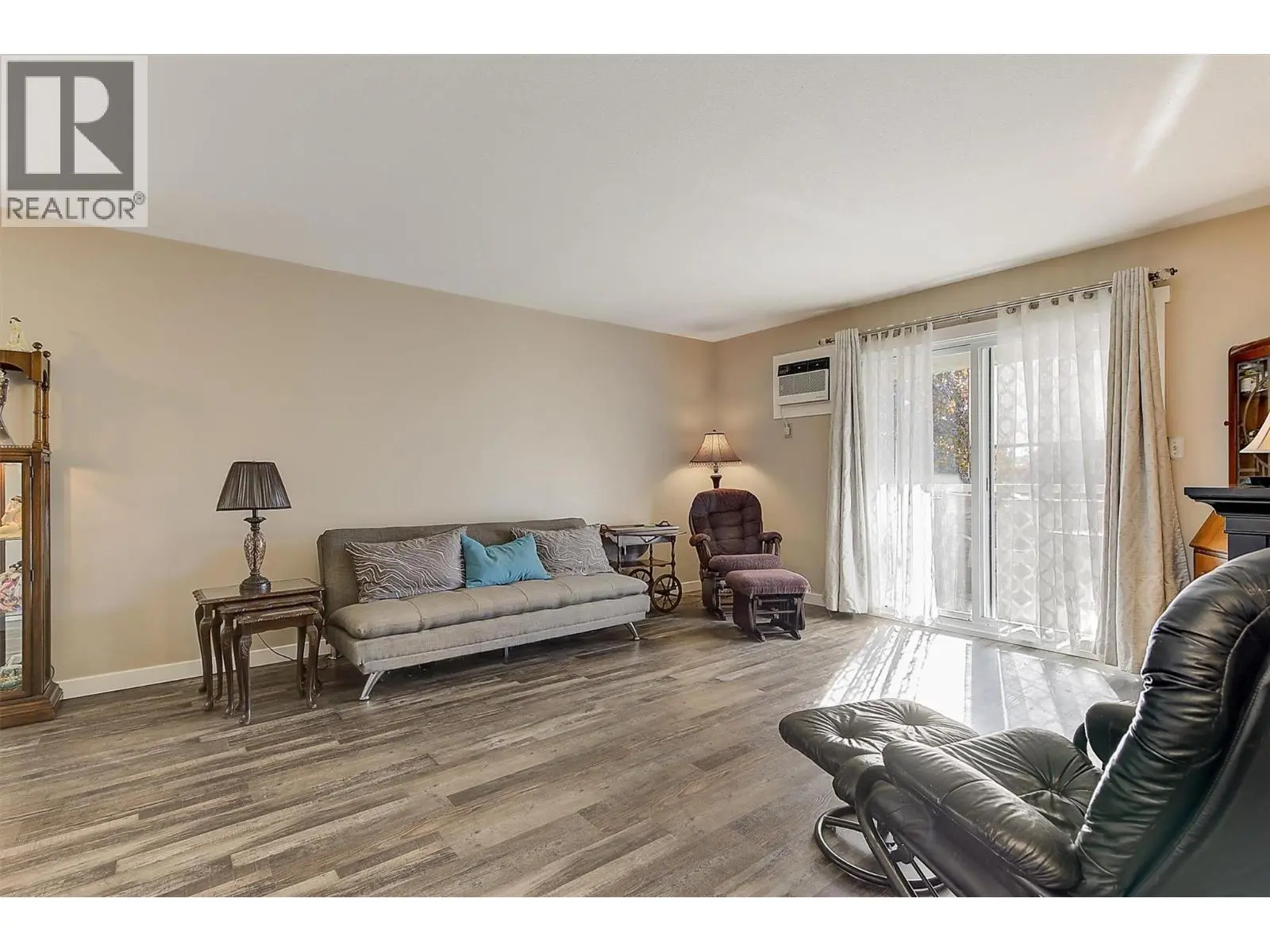 3842 Gordon Drive Unit# 216. Kelowna, British Columbia