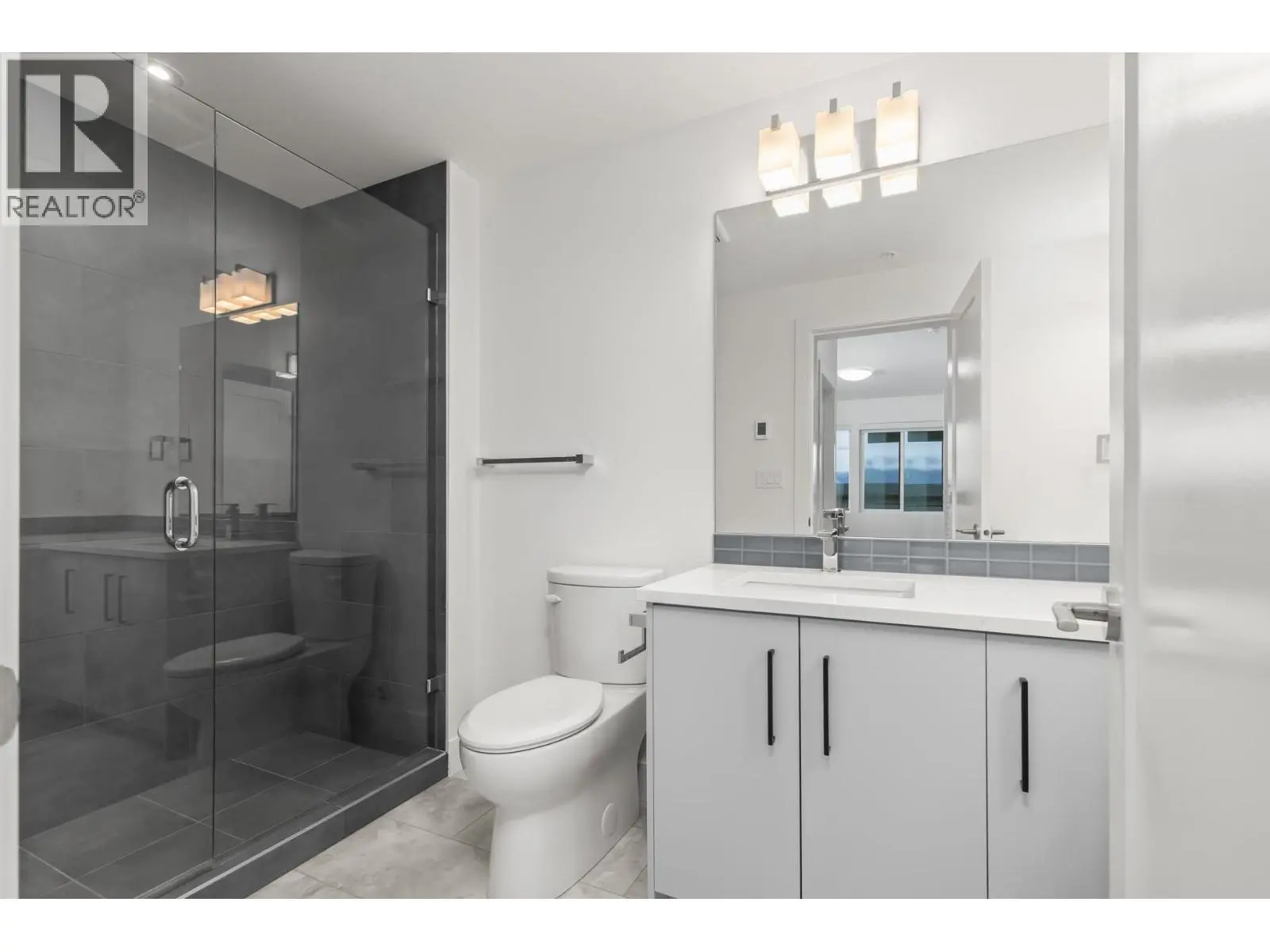 3434 Mckinley Beach Drive Unit# 209. Kelowna, British Columbia