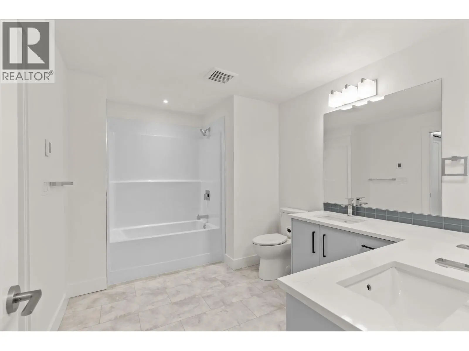 3434 Mckinley Beach Drive Unit# 209. Kelowna, British Columbia