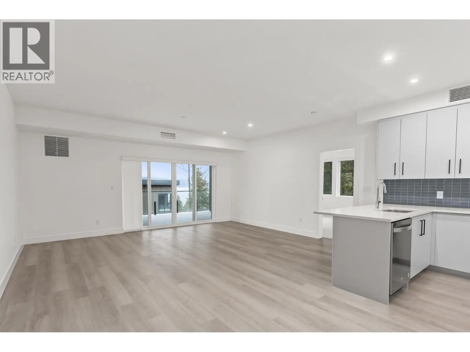 3434 Mckinley Beach Drive Unit# 209. Kelowna, British Columbia