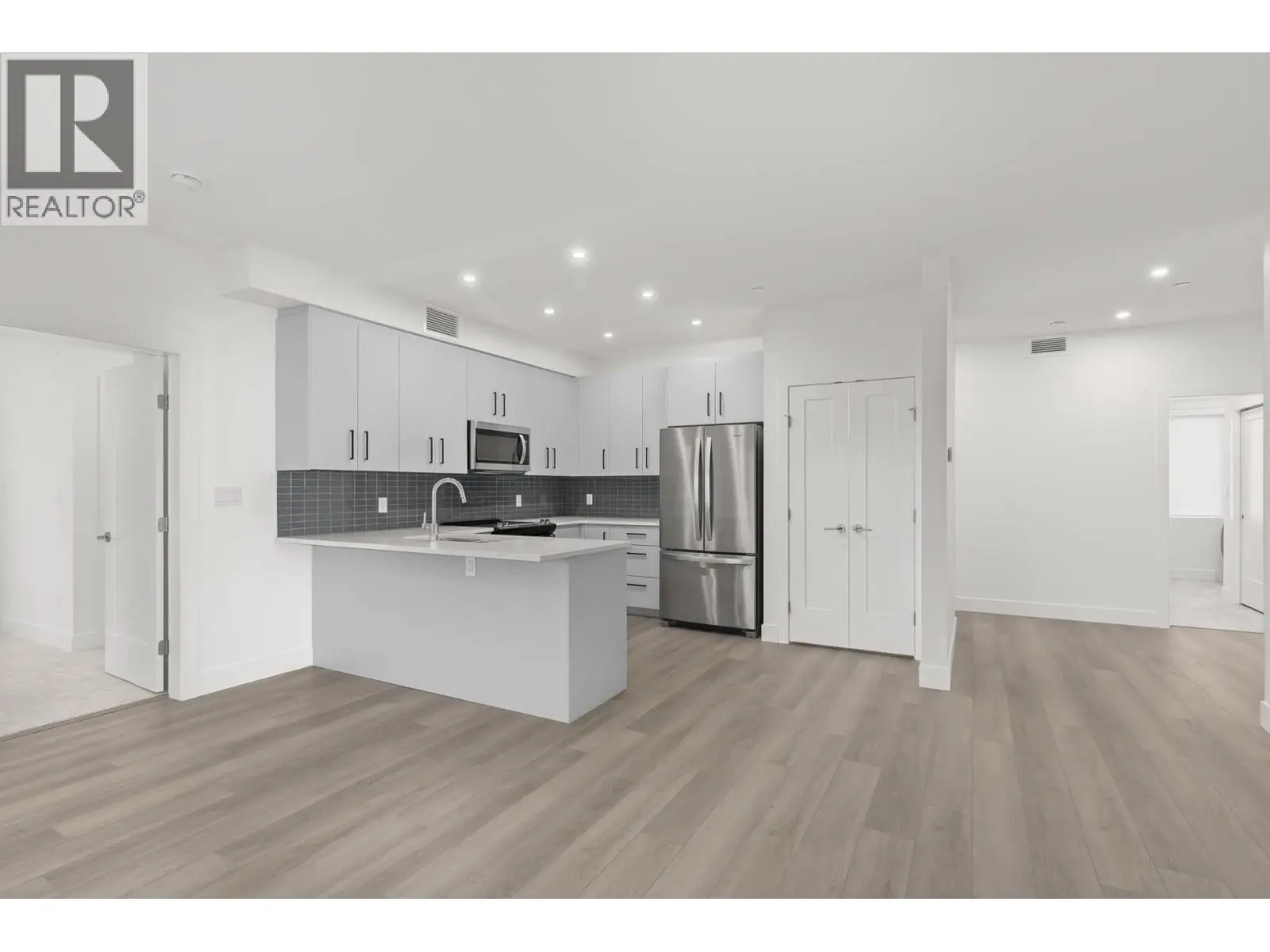 3434 Mckinley Beach Drive Unit# 209. Kelowna, British Columbia
