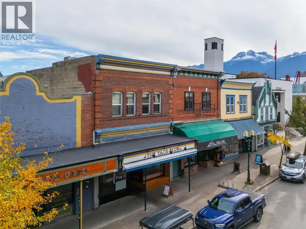 206 Mackenzie Avenue, Revelstoke
