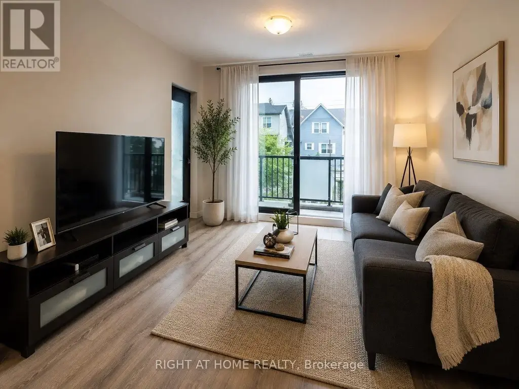 103 - 690 King Street W, Kitchener