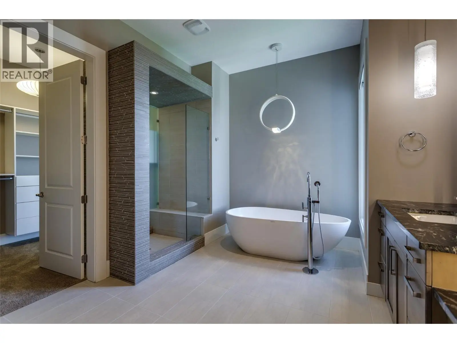 1002 Hewetson Avenue. Kelowna, British Columbia