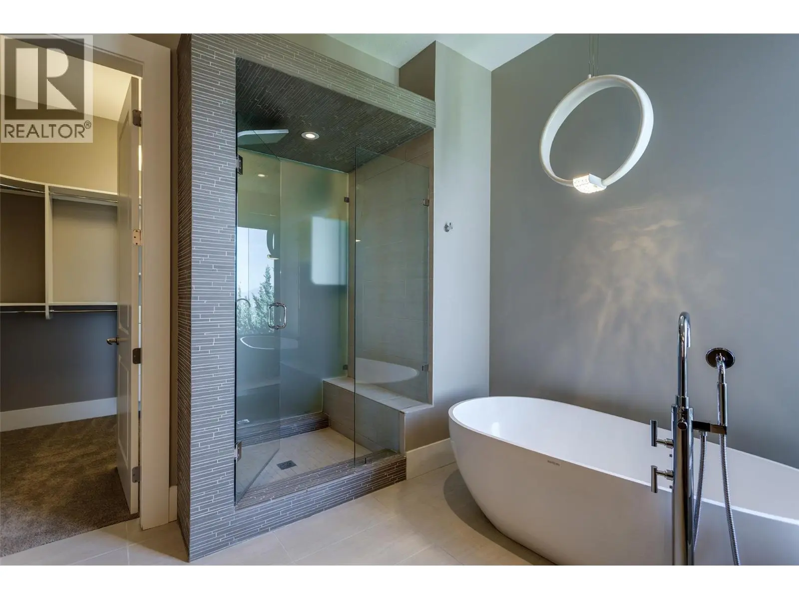 1002 Hewetson Avenue. Kelowna, British Columbia