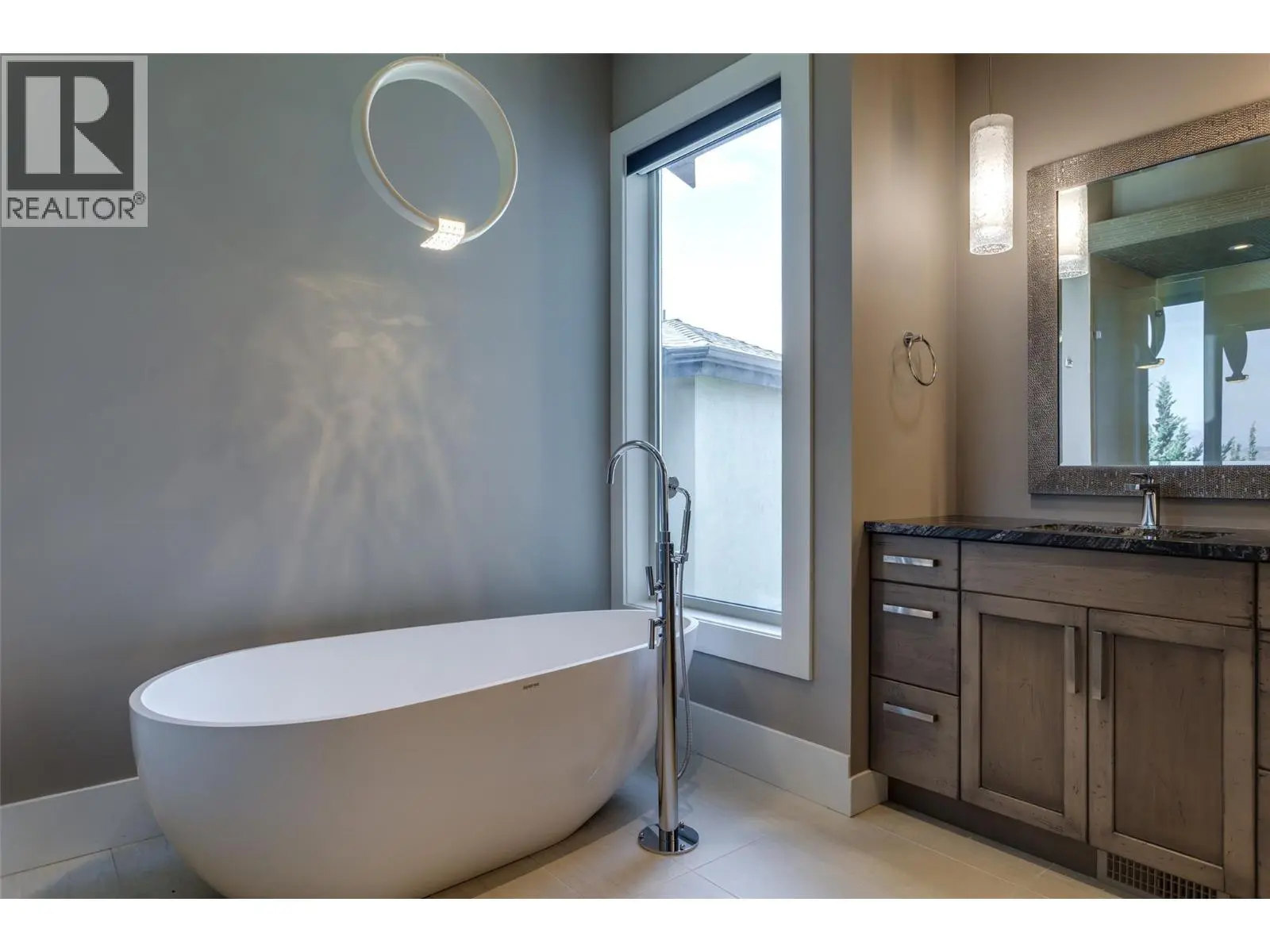 1002 Hewetson Avenue. Kelowna, British Columbia