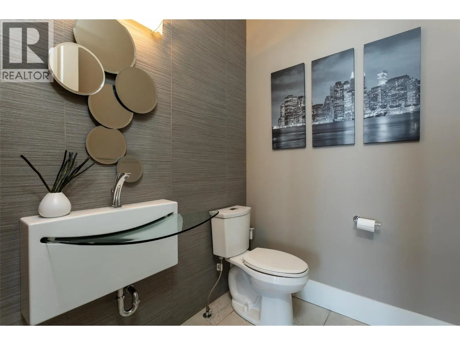 1002 Hewetson Avenue. Kelowna, British Columbia