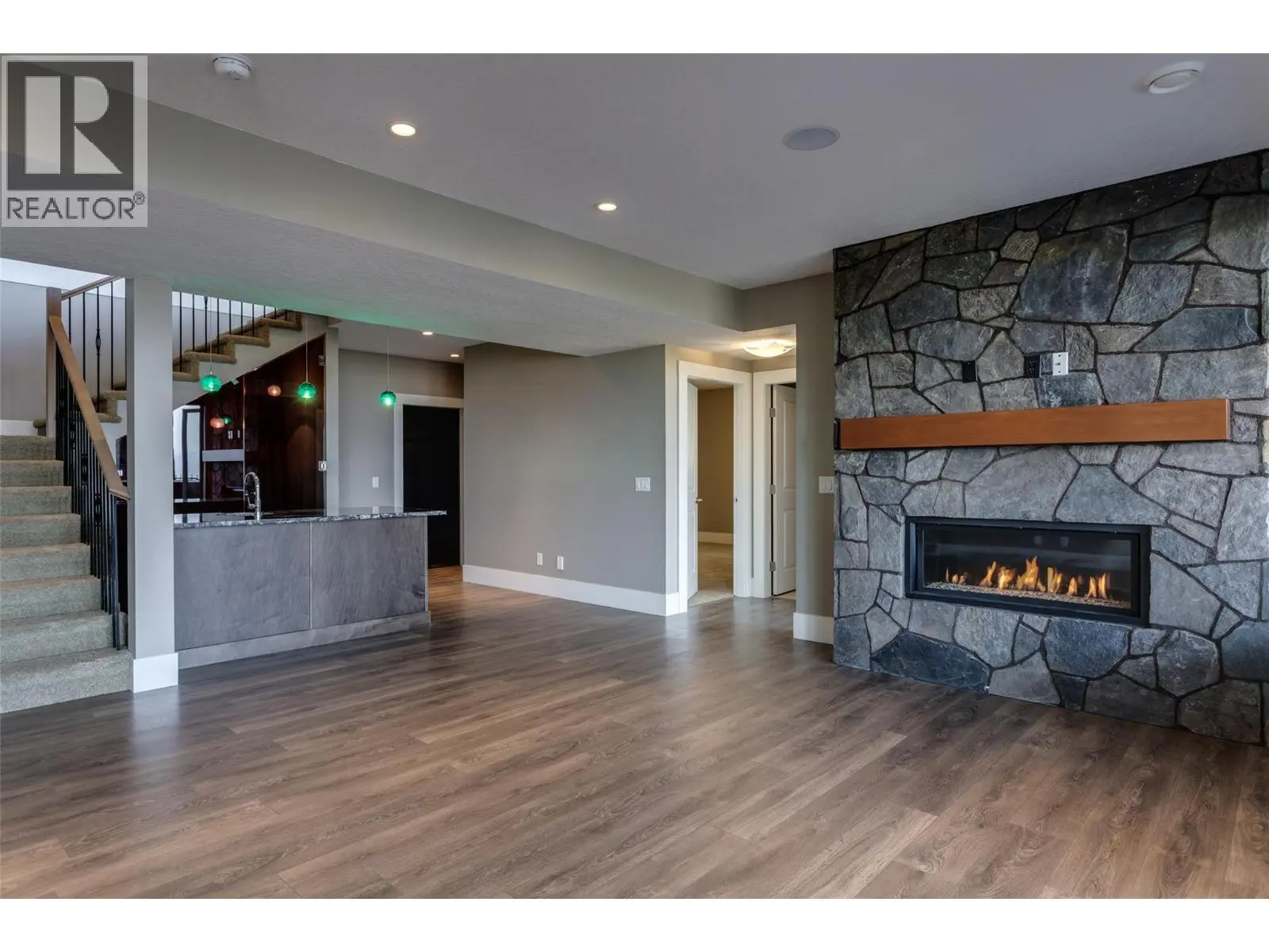 1002 Hewetson Avenue. Kelowna, British Columbia