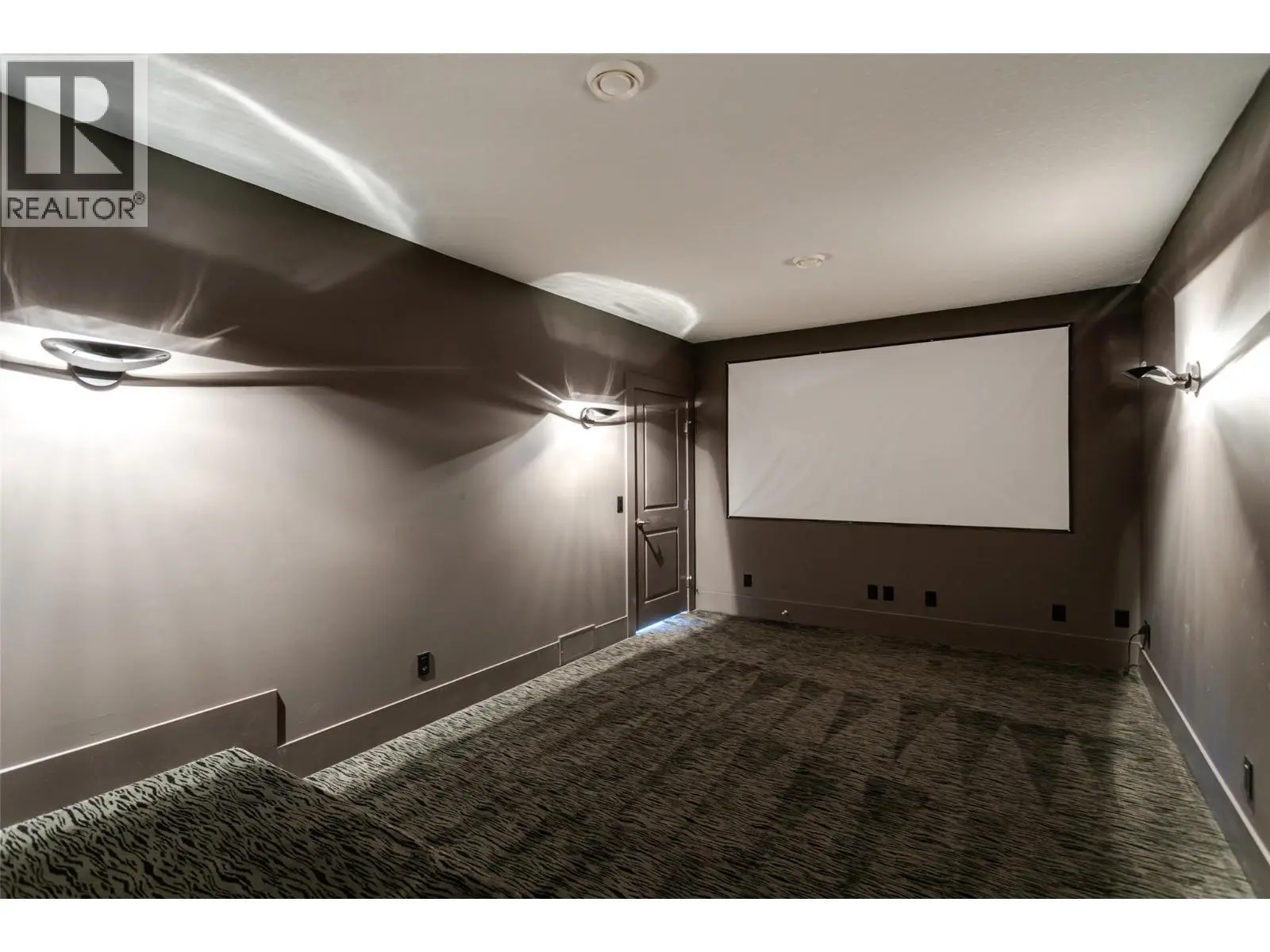 1002 Hewetson Avenue. Kelowna, British Columbia