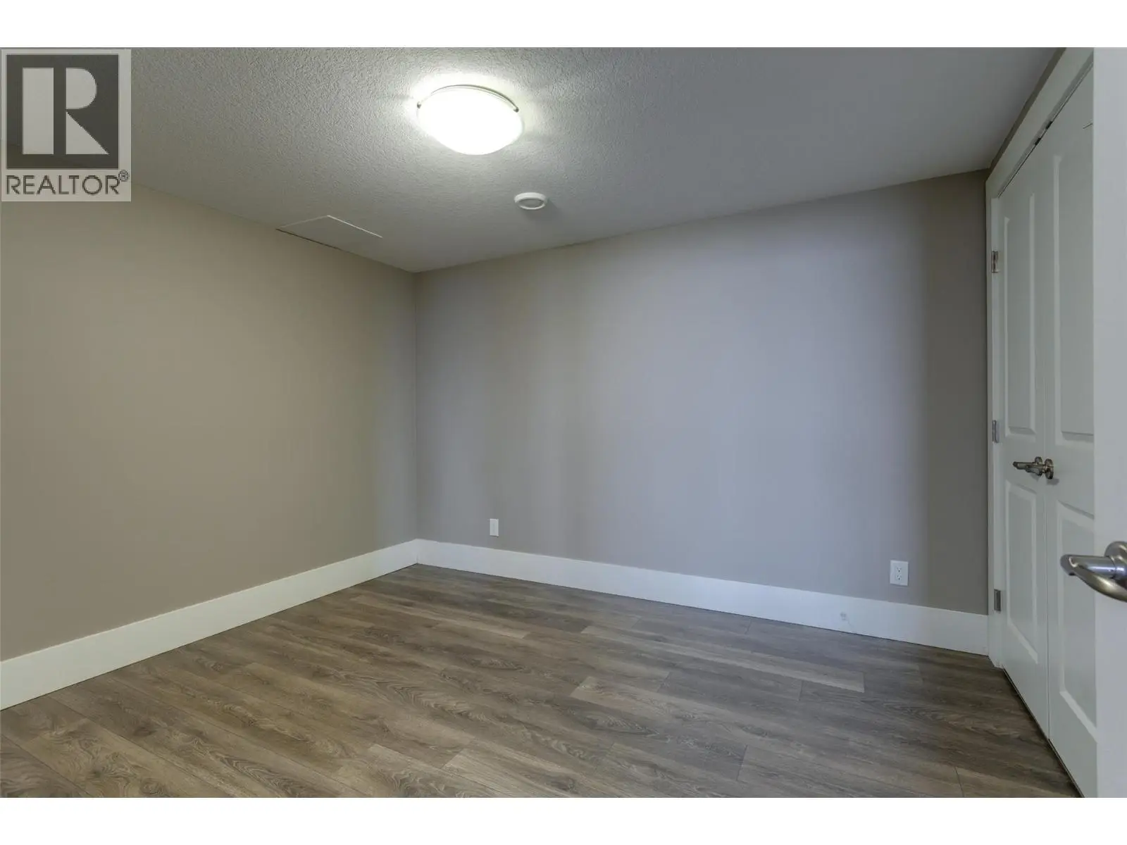 1002 Hewetson Avenue. Kelowna, British Columbia