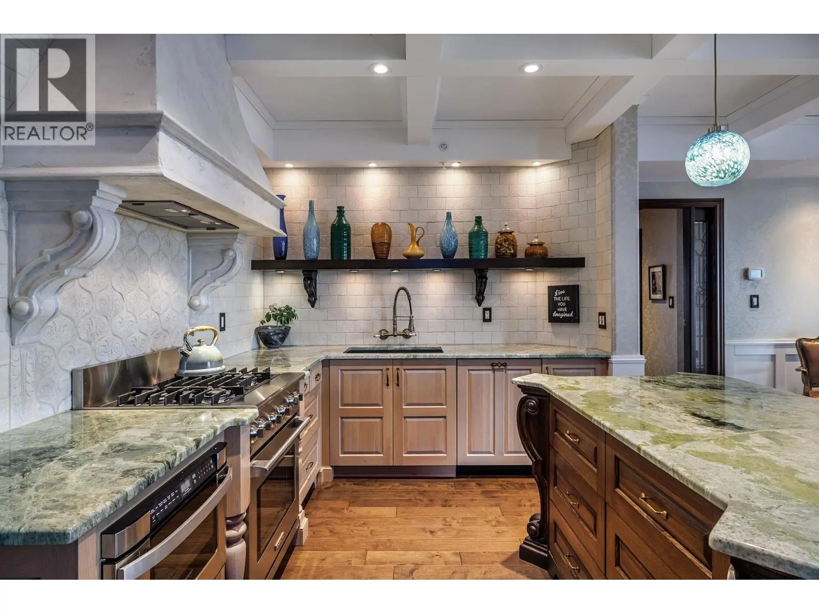 1128 Sunset Drive Unit# 1702. Kelowna, British Columbia