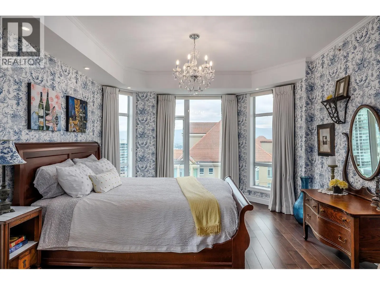 1128 Sunset Drive Unit# 1702. Kelowna, British Columbia