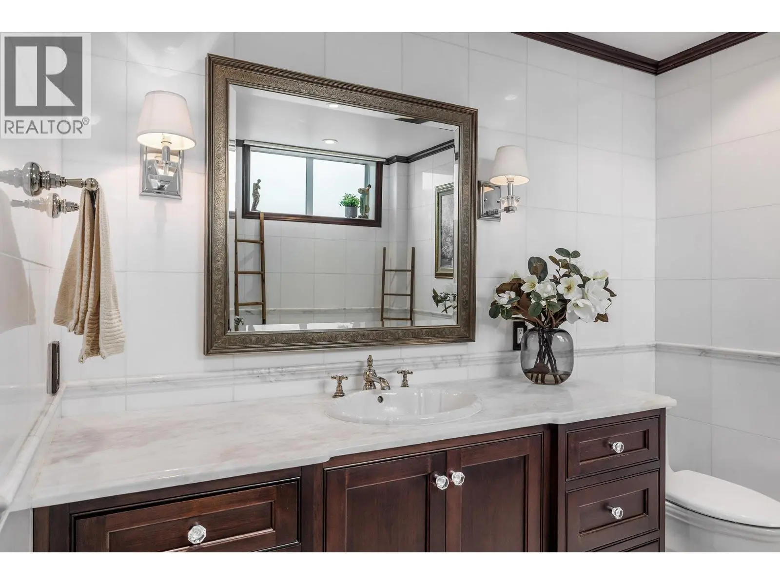 1128 Sunset Drive Unit# 1702. Kelowna, British Columbia