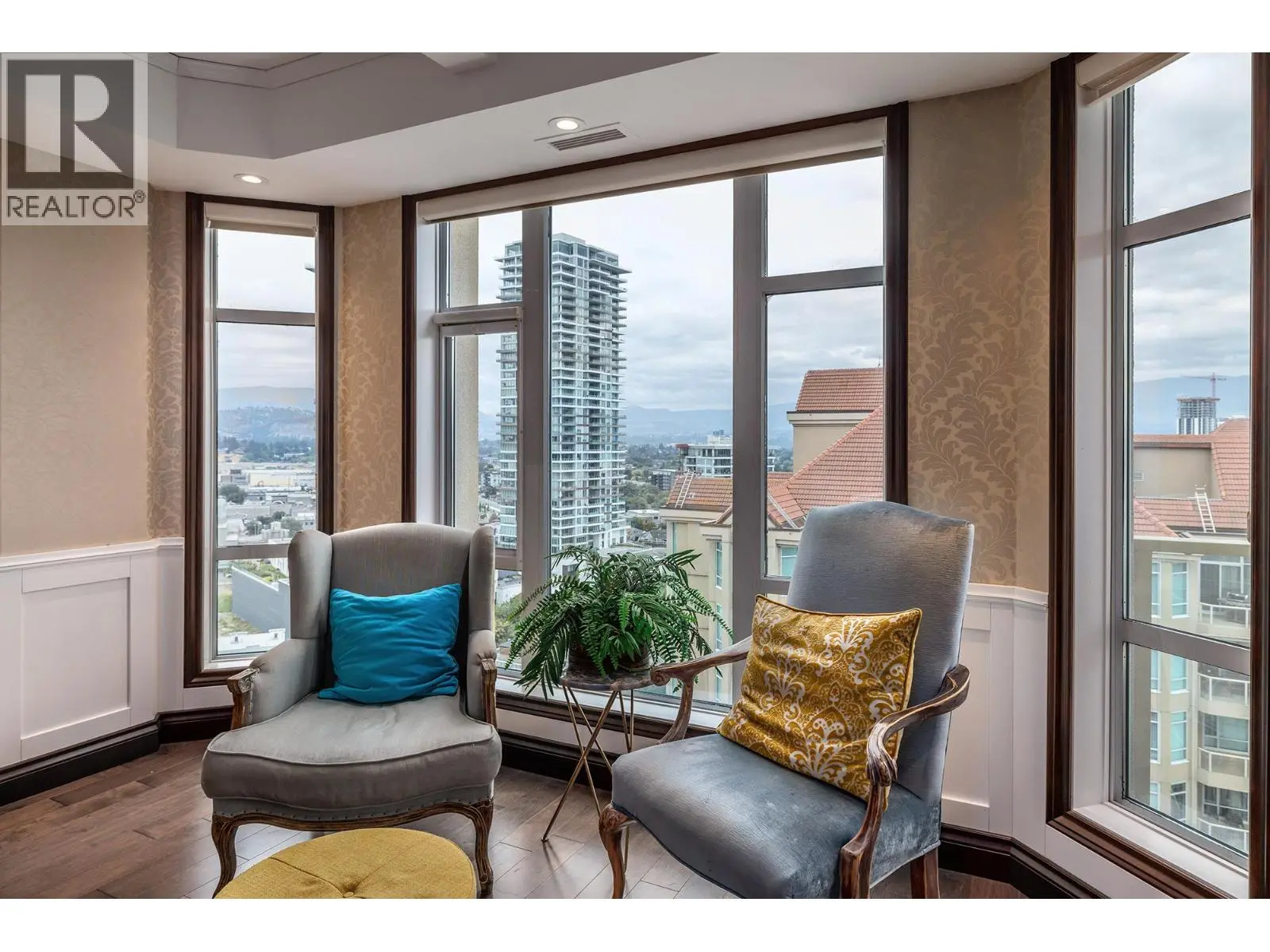 1128 Sunset Drive Unit# 1702. Kelowna, British Columbia