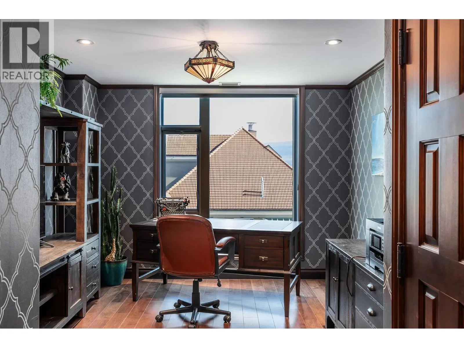 1128 Sunset Drive Unit# 1702. Kelowna, British Columbia