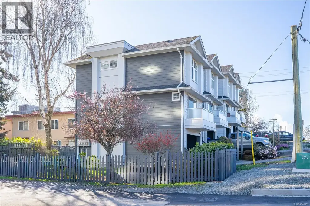 4 601 Nelson St, Esquimalt