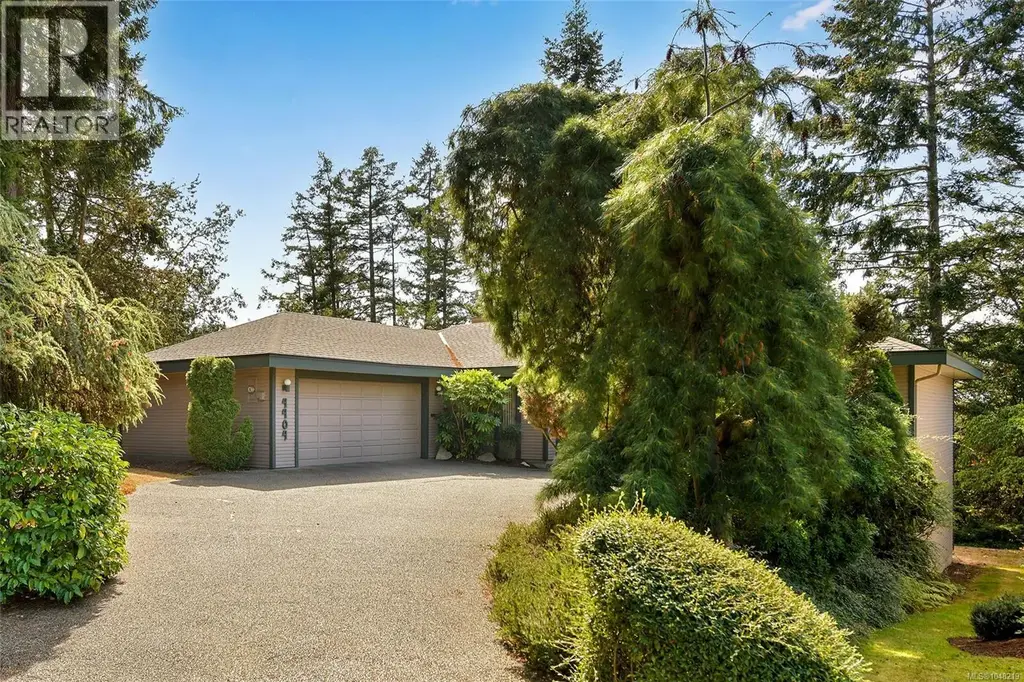 4404 Meadowood Pl, Saanich