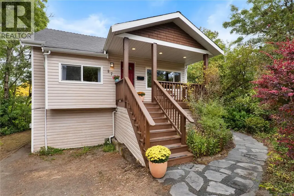 870 Brett Ave, Saanich