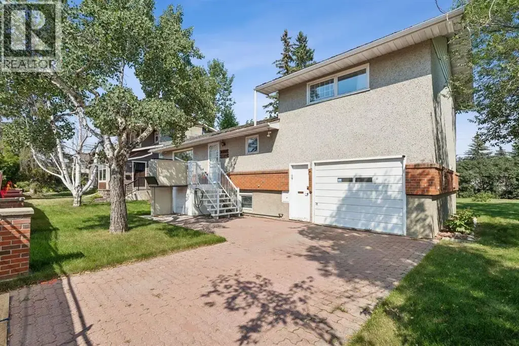 8832 34 Avenue Nw, Calgary