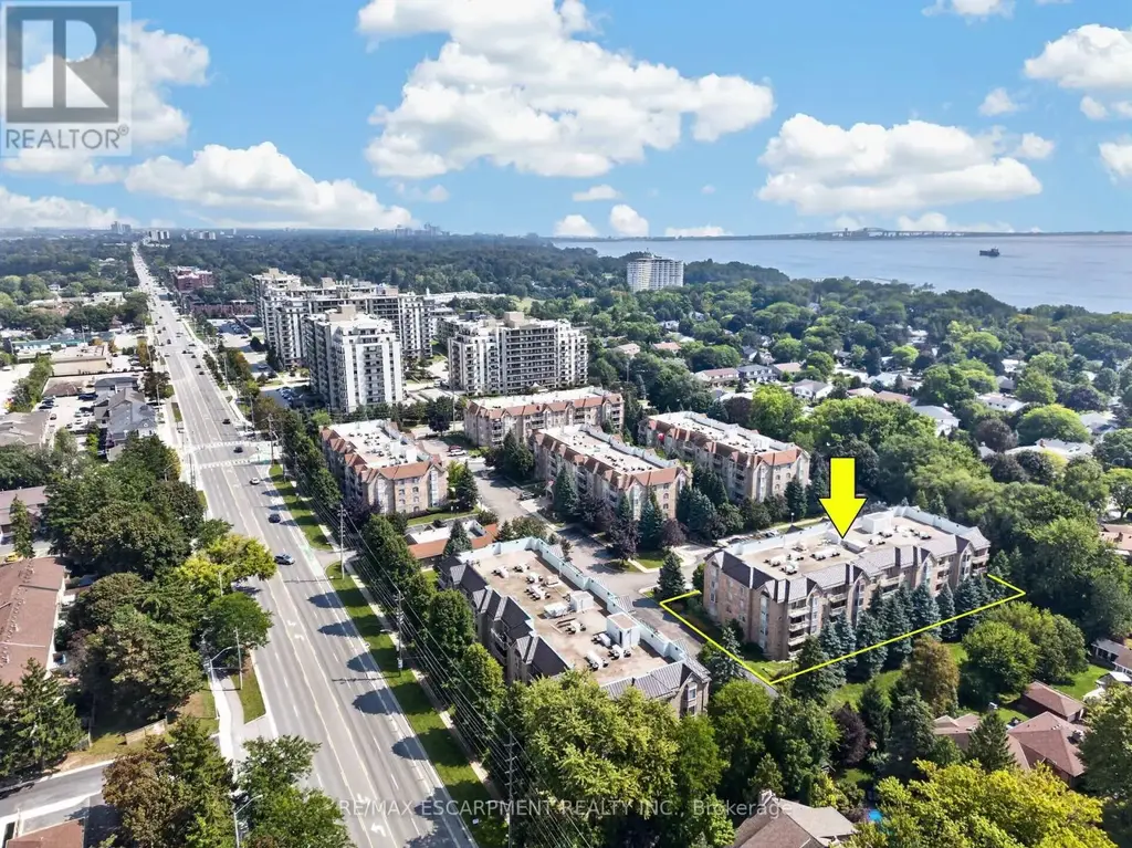B404 - 216 Plains Road W, Burlington (Bayview)