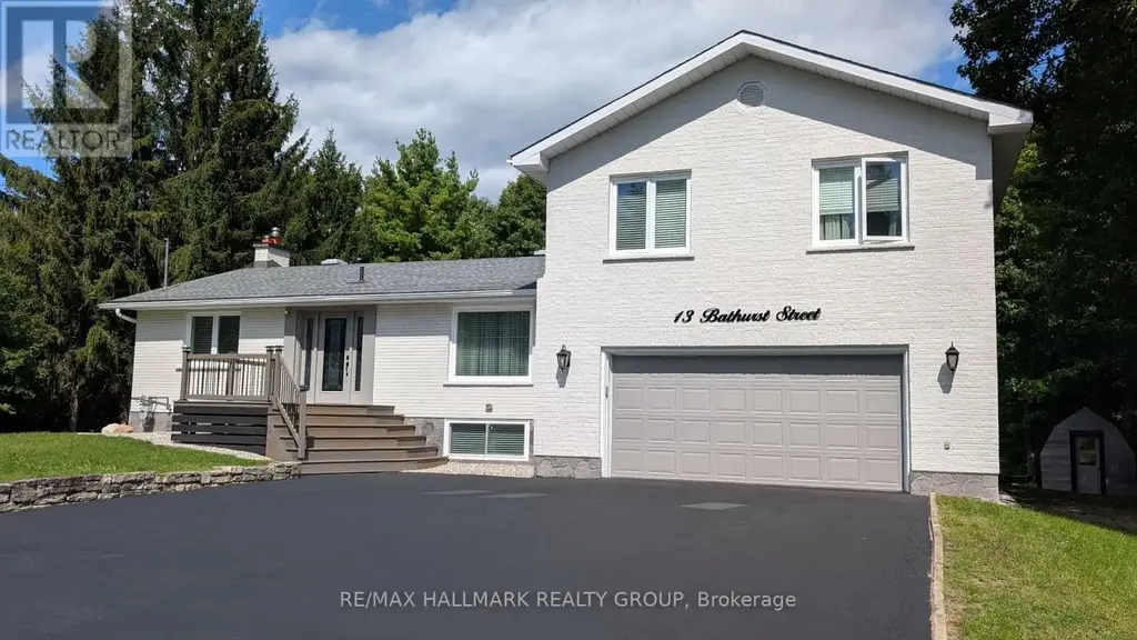 13 Bathurst Street, Ottawa
