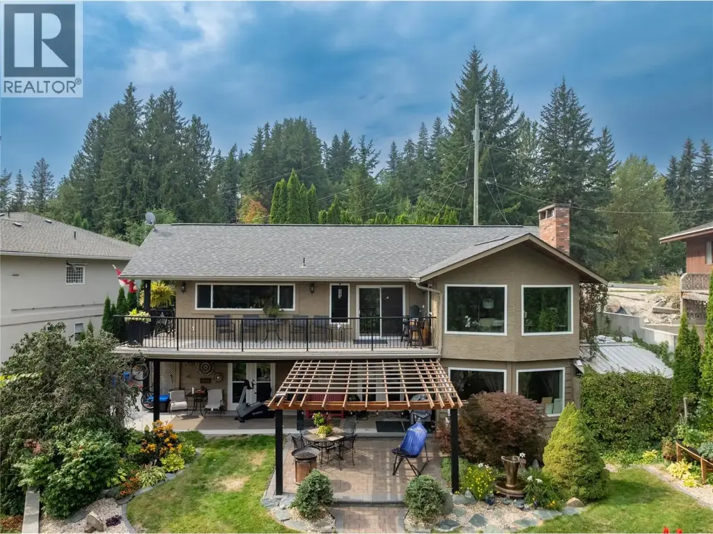 2880 Chalet Drive, Blind Bay