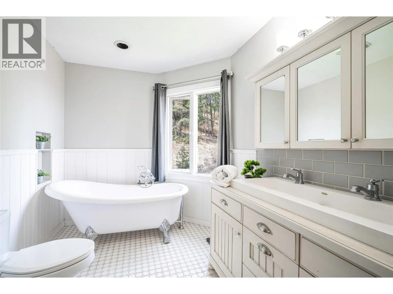 670 Cassiar Road. Kelowna, British Columbia