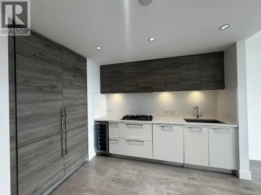 709 7388 Kingsway, Burnaby