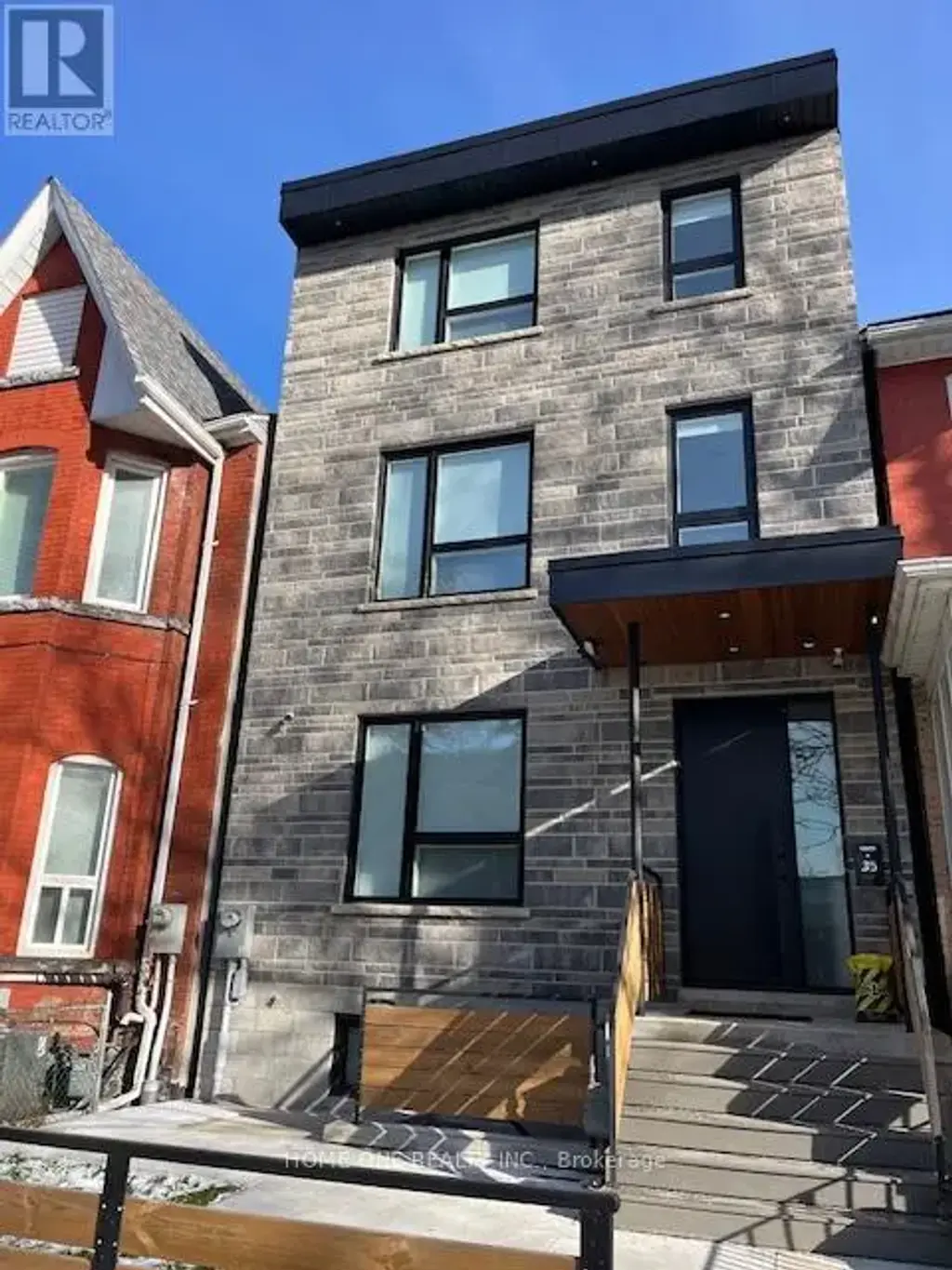 B03 - 35 Denison Avenue, Toronto (Kensington-Chinatown)