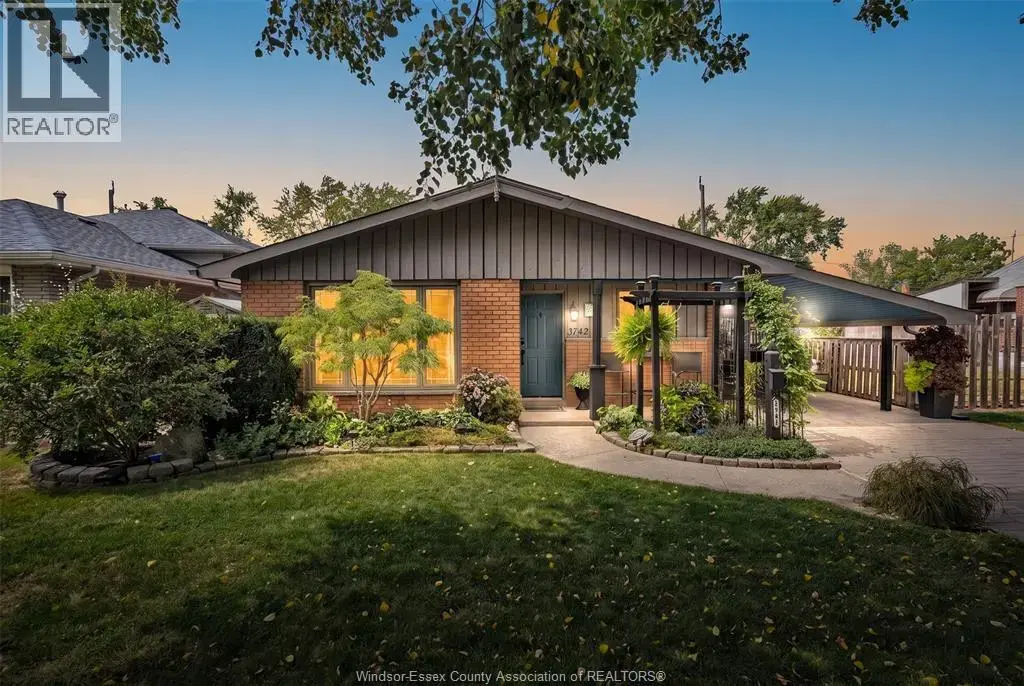 3742 Myrtle Avenue, Windsor