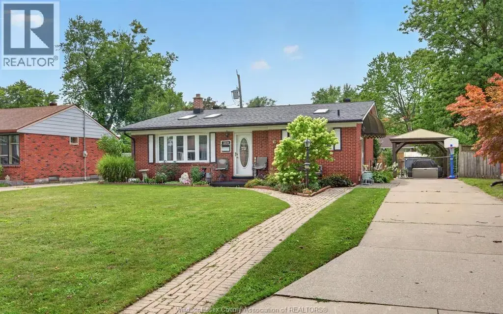 3571 Roxborough, Windsor