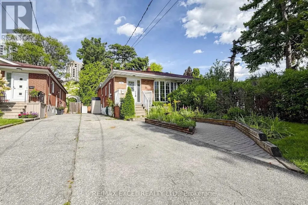 23 Linelle Street, Toronto (Lansing-Westgate)