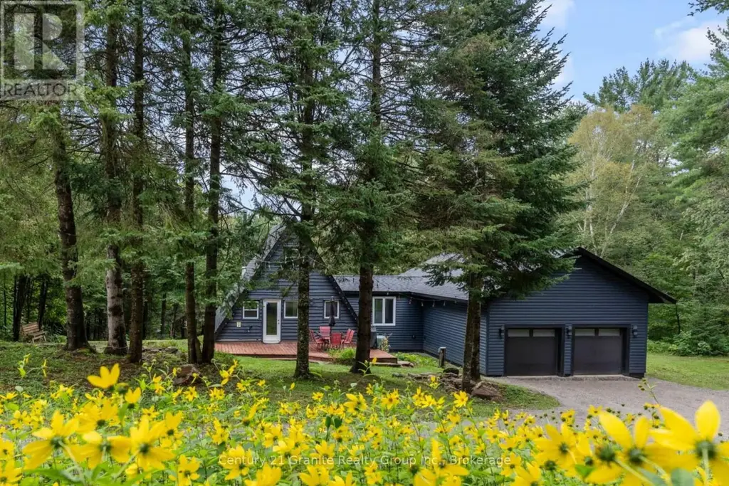 1452 Blairhampton Road, Minden Hills (Minden)