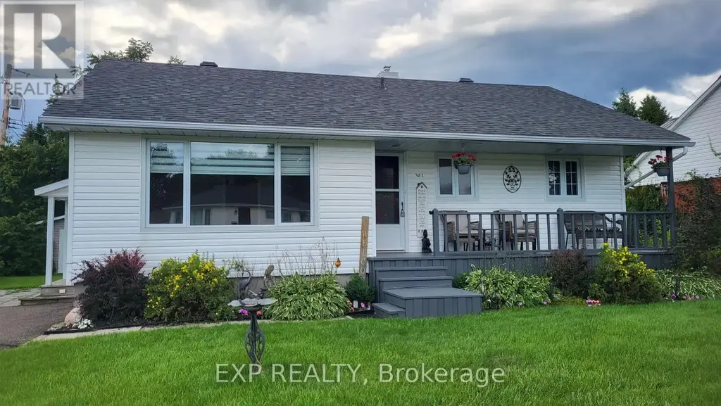 101 Grant Boulevard, Renfrew