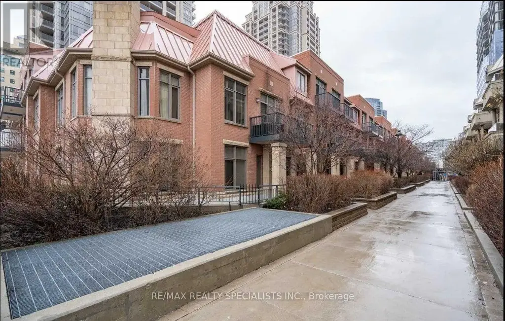 320 - 330 Princess Royal Drive, Mississauga (City Centre)