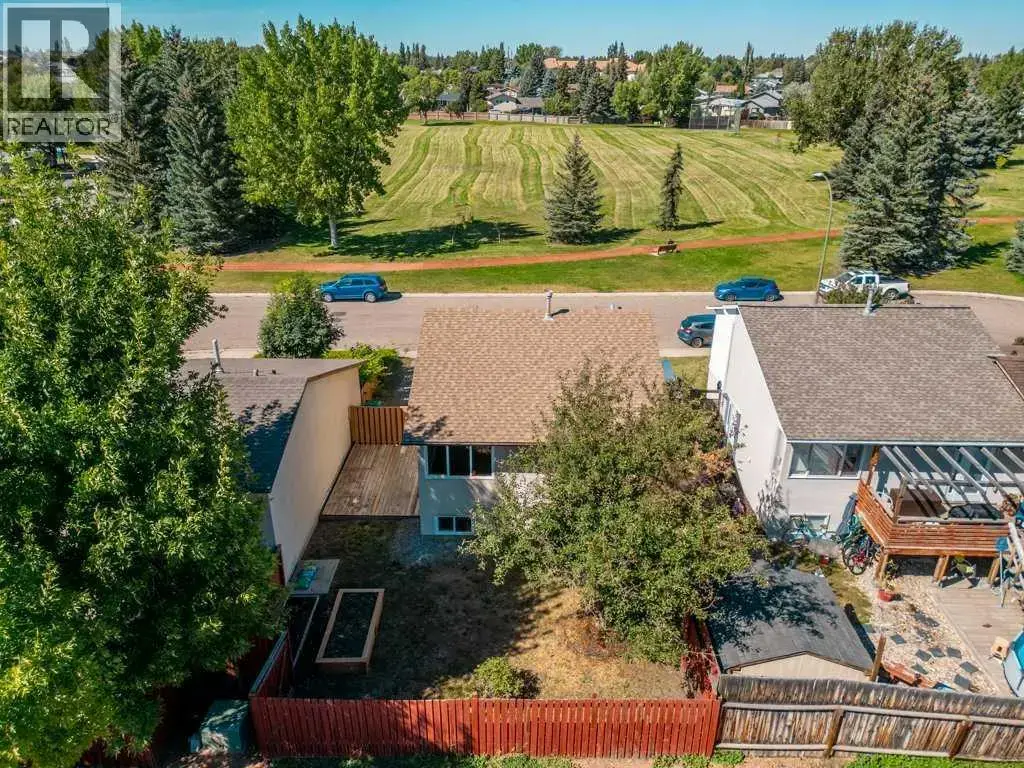8 Columbia Bay W, Lethbridge