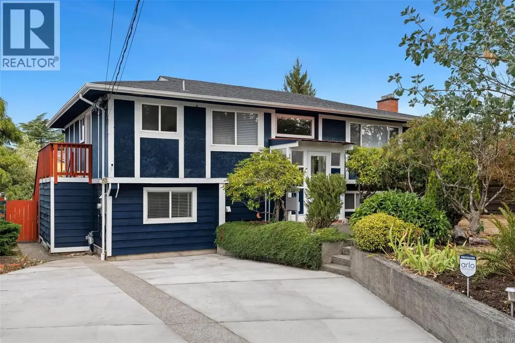 1640 Earlston Ave, Saanich