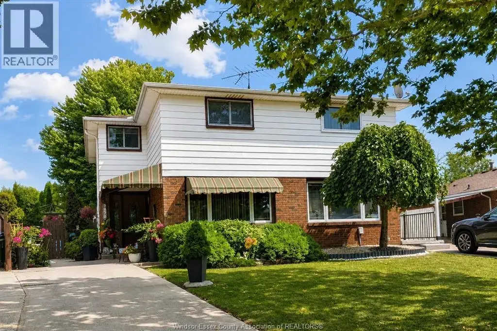9870 Lynngrove, Windsor