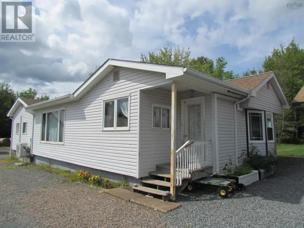 1125 Findley Road, Northfield