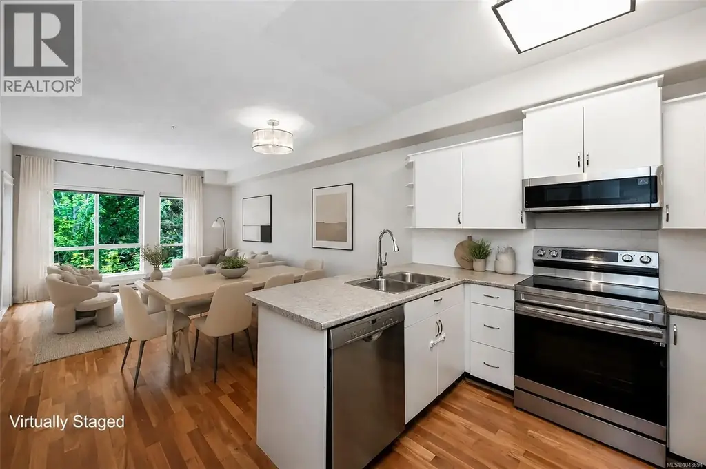 207 3915 Carey Rd, Saanich