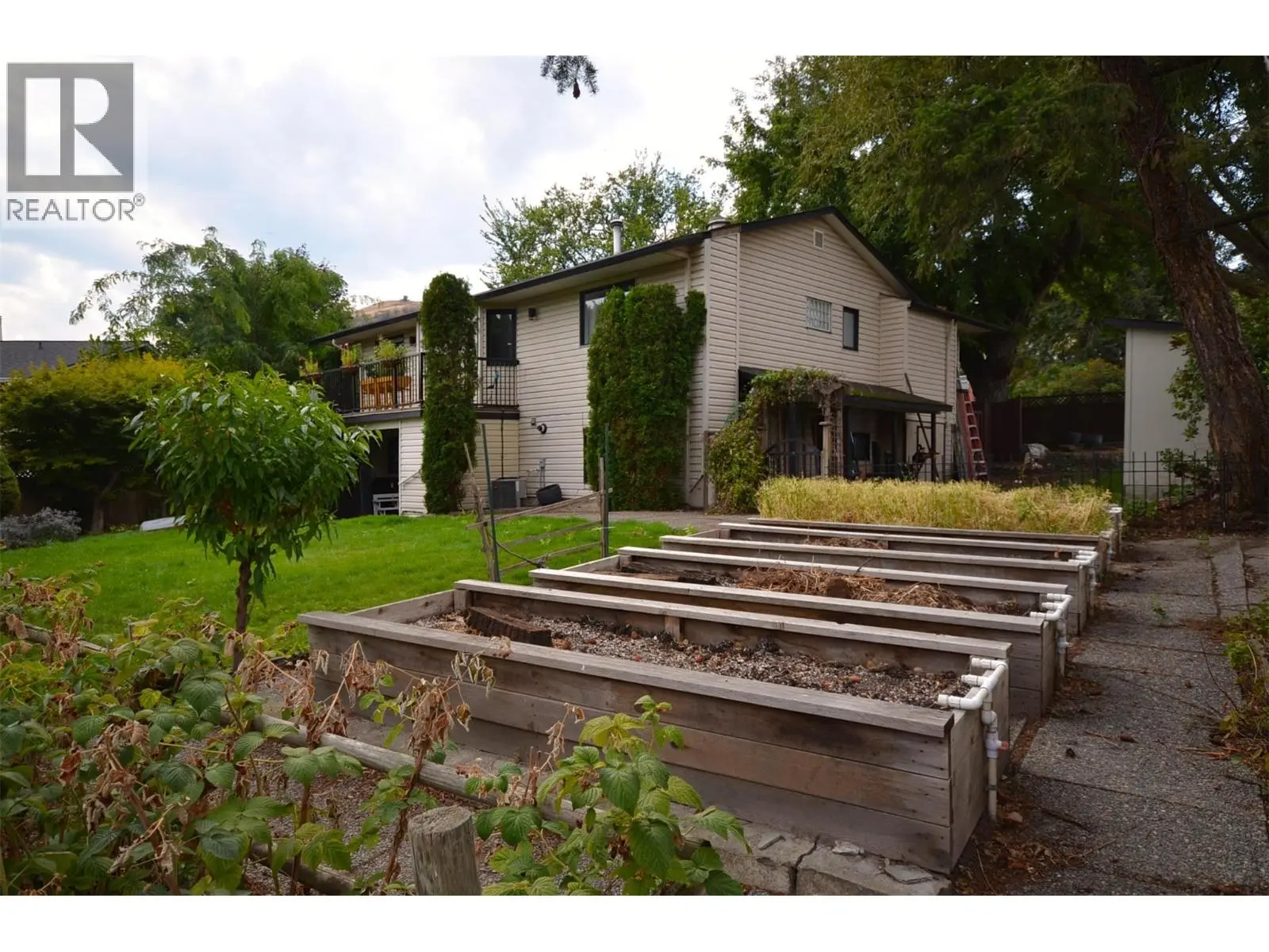 65 Sarsons Place. Coldstream, British Columbia