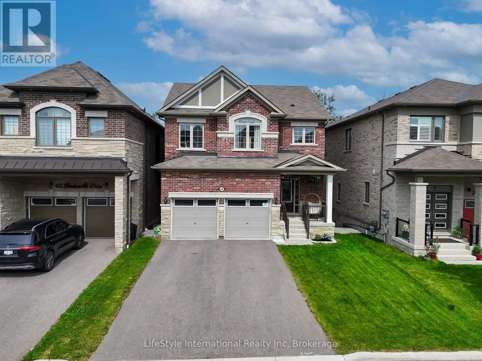68 Barkerville Drive, Whitby (Lynde Creek)