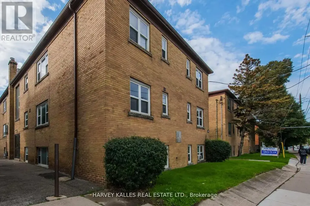 8 - 2905 St Clair Avenue E, Toronto (O'Connor-Parkview)